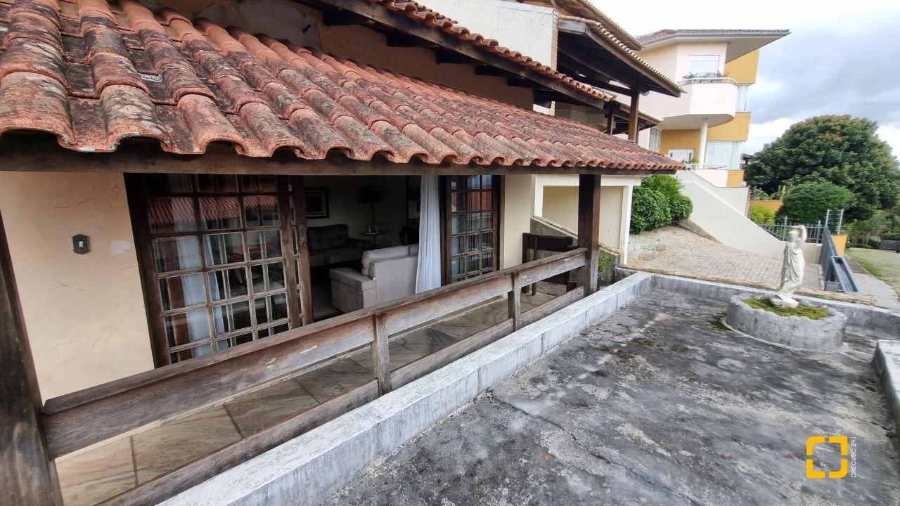 Casa com 274m², 8 quartos (sendo 3 suítes), 4 garagens, no bairro Itaguaçu em Florianópolis