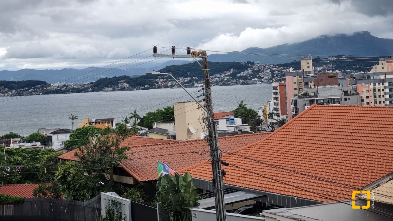 Casa com 274m², 8 quartos (sendo 3 suítes), 4 garagens, no bairro Itaguaçu em Florianópolis