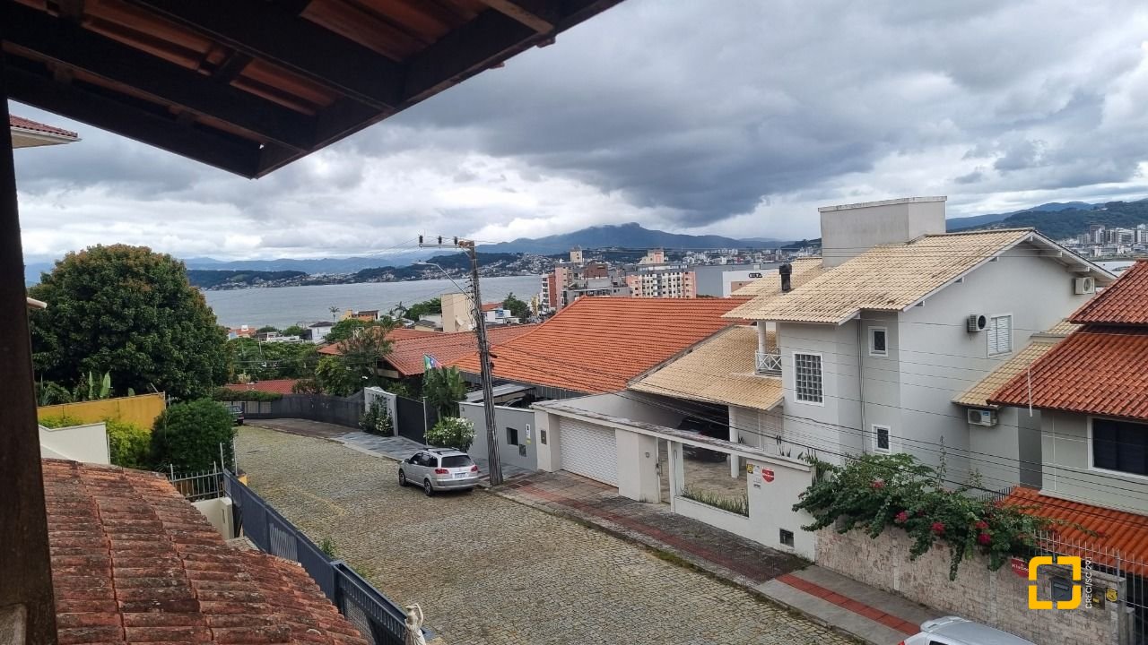 Casa com 274m², 8 quartos (sendo 3 suítes), 4 garagens, no bairro Itaguaçu em Florianópolis
