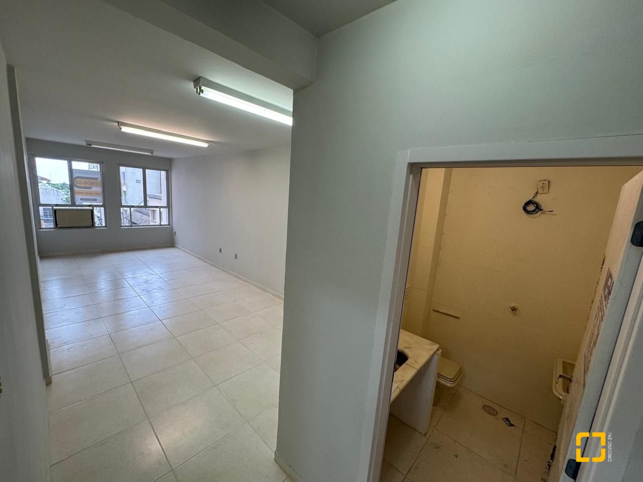 Sala com 43m², no bairro Centro em Florianópolis