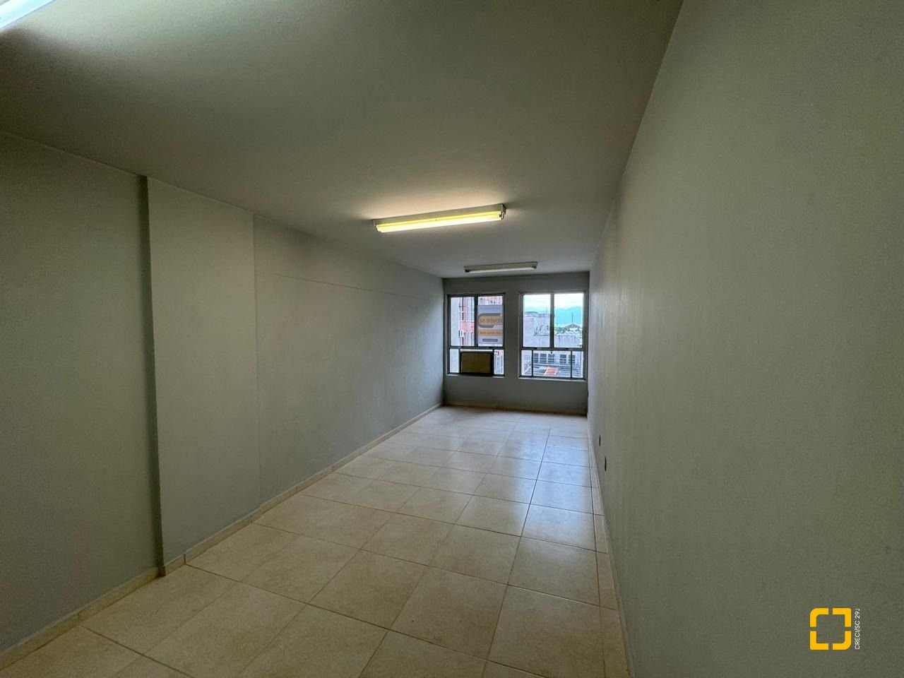 Sala com 43m², no bairro Centro em Florianópolis