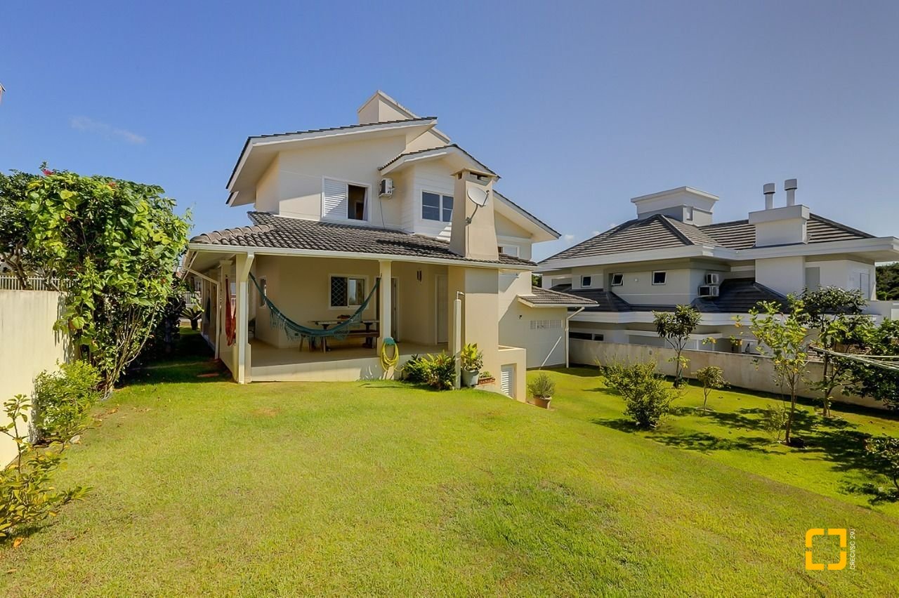 Casa com 176m², 6 quartos (sendo 2 suítes), 4 garagens, no bairro Ingleses em Florianópolis
