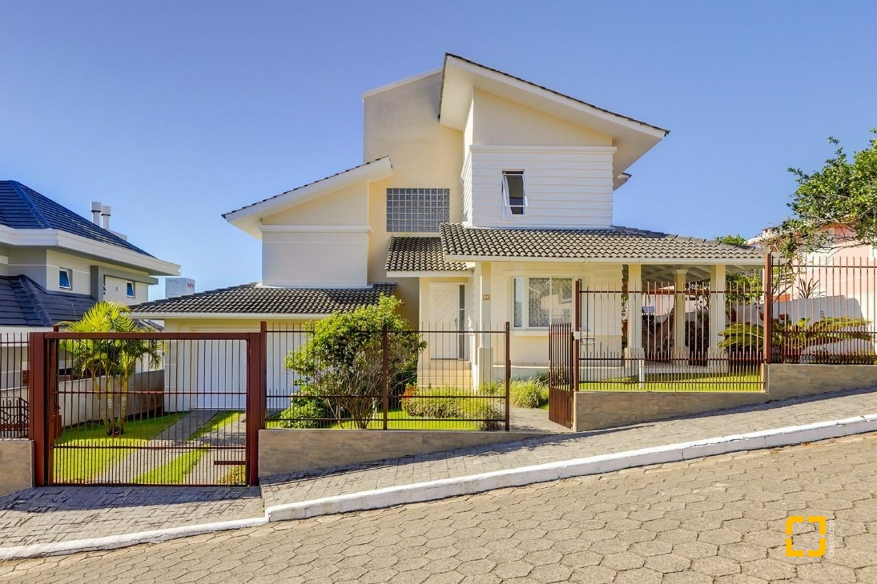 Casa com 176m², 6 quartos (sendo 2 suítes), 4 garagens, no bairro Ingleses em Florianópolis