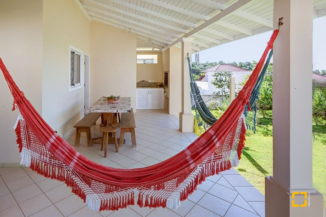 Casa com 176m², 6 quartos (sendo 2 suítes), 4 garagens, no bairro Ingleses em Florianópolis