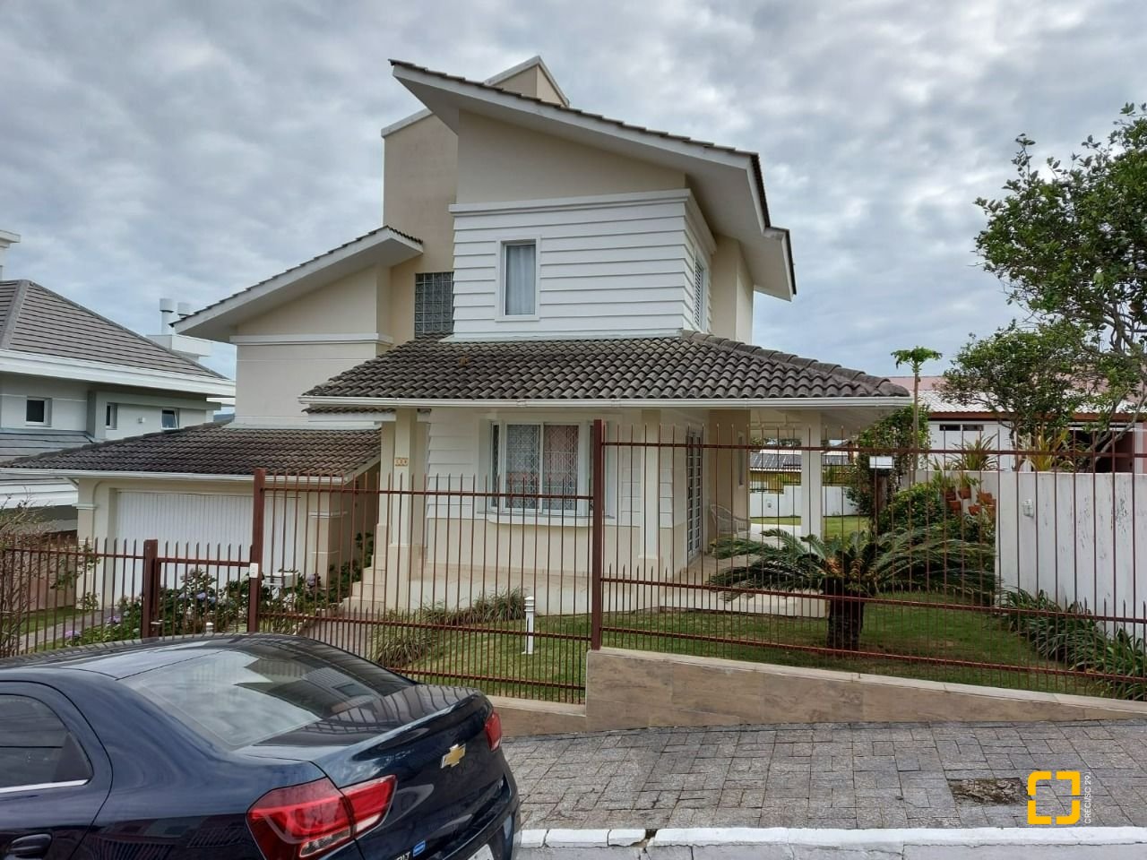 Casa com 176m², 6 quartos (sendo 2 suítes), 4 garagens, no bairro Ingleses em Florianópolis
