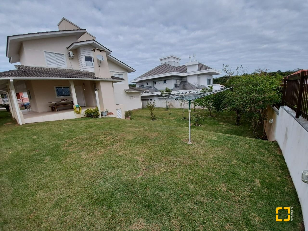 Casa com 176m², 6 quartos (sendo 2 suítes), 4 garagens, no bairro Ingleses em Florianópolis