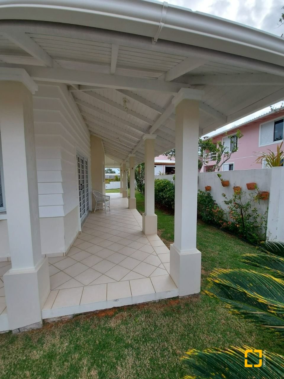 Casa com 176m², 6 quartos (sendo 2 suítes), 4 garagens, no bairro Ingleses em Florianópolis