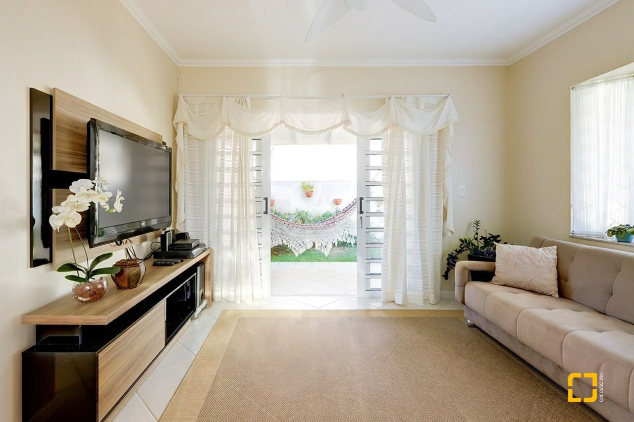 Casa com 176m², 6 quartos (sendo 2 suítes), 4 garagens, no bairro Ingleses em Florianópolis