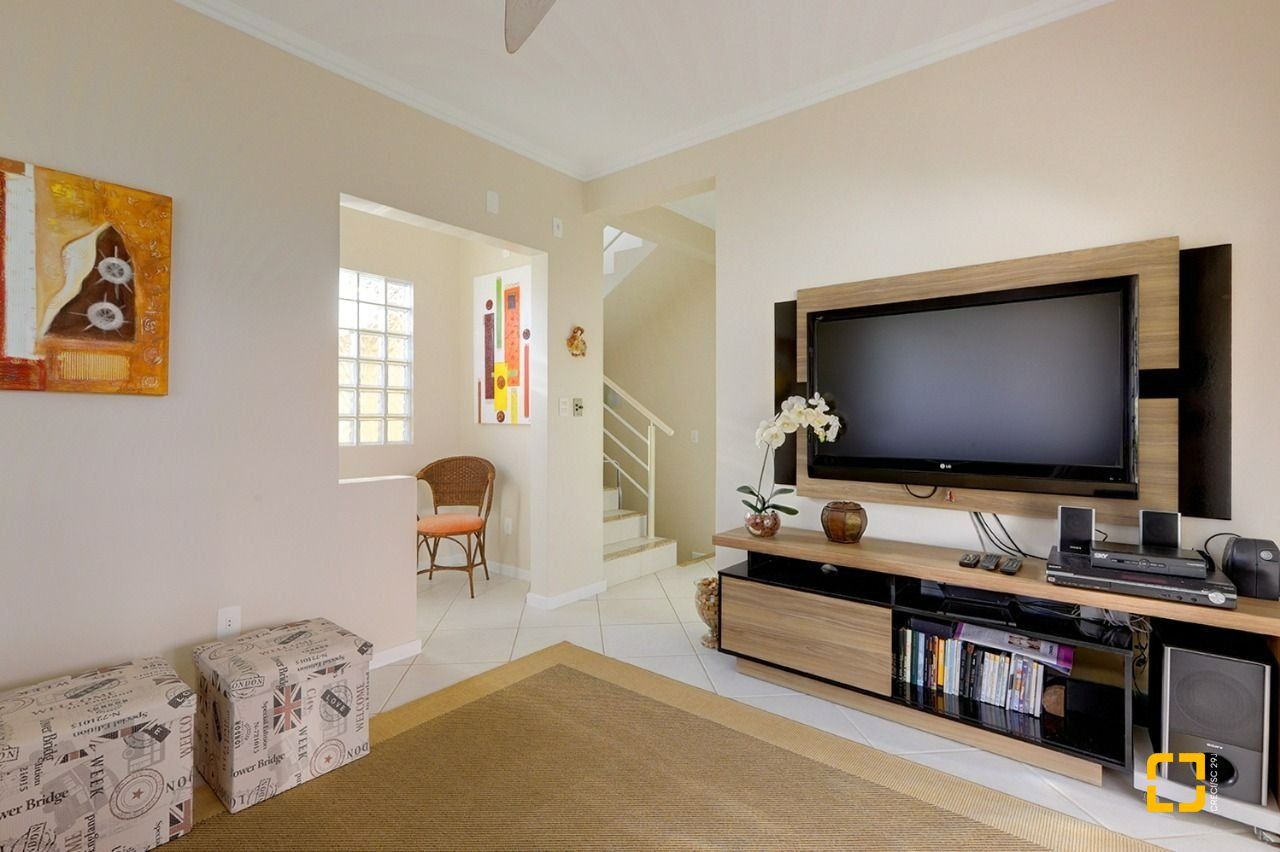 Casa com 176m², 6 quartos (sendo 2 suítes), 4 garagens, no bairro Ingleses em Florianópolis