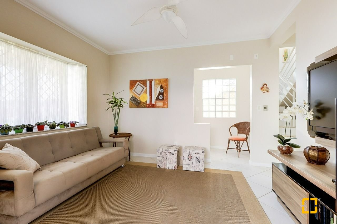 Casa com 176m², 6 quartos (sendo 2 suítes), 4 garagens, no bairro Ingleses em Florianópolis