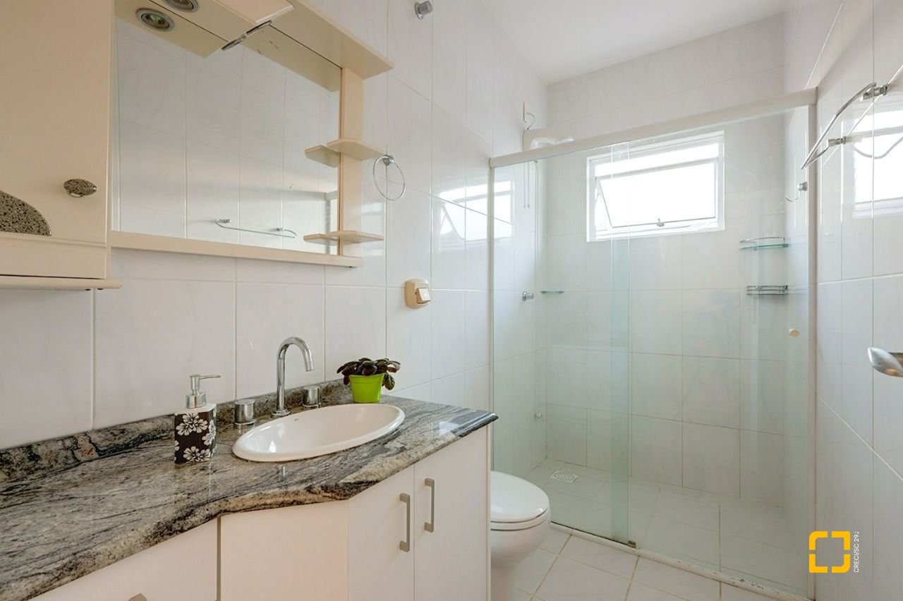 Casa com 176m², 6 quartos (sendo 2 suítes), 4 garagens, no bairro Ingleses em Florianópolis