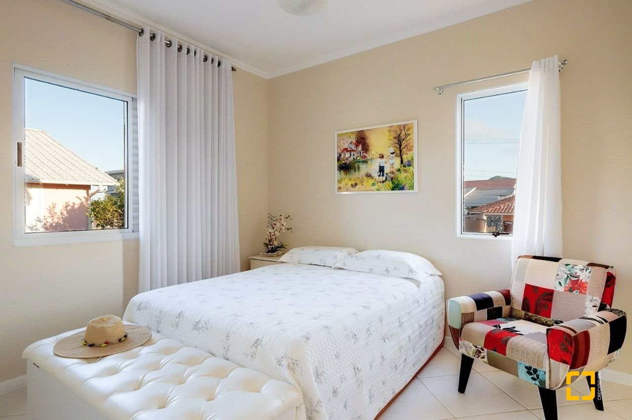Casa com 176m², 6 quartos (sendo 2 suítes), 4 garagens, no bairro Ingleses em Florianópolis