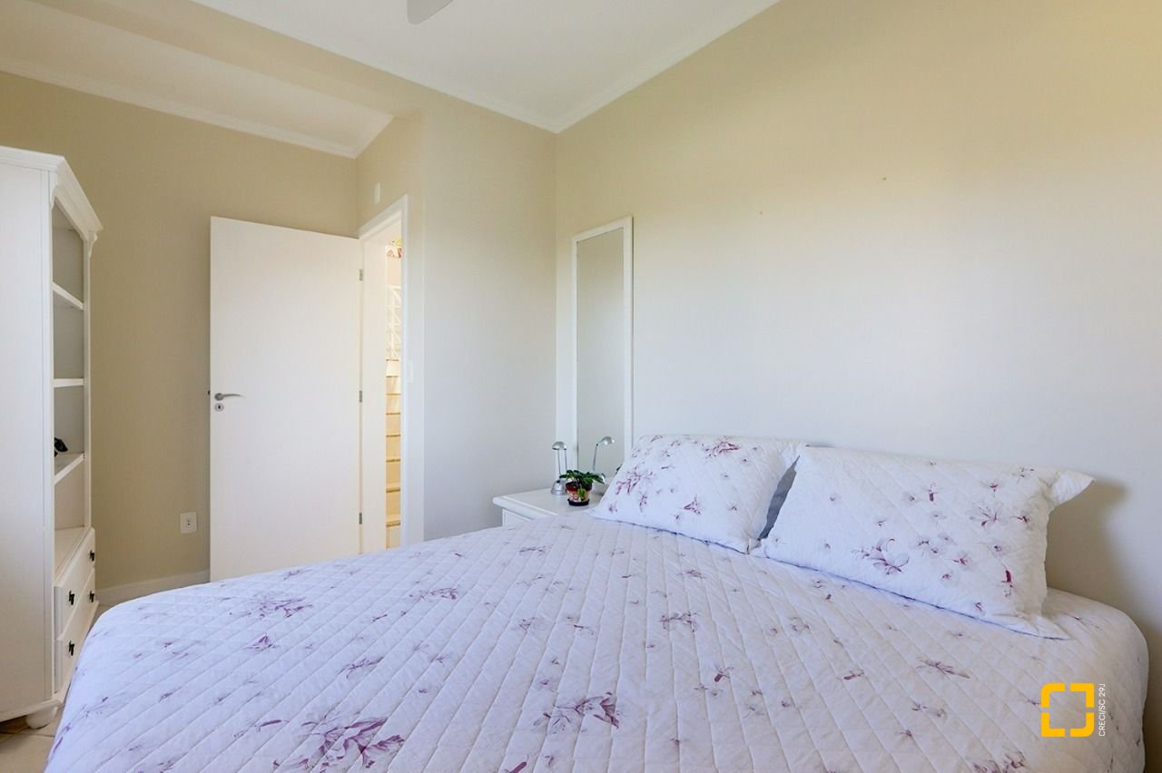 Casa com 176m², 6 quartos (sendo 2 suítes), 4 garagens, no bairro Ingleses em Florianópolis
