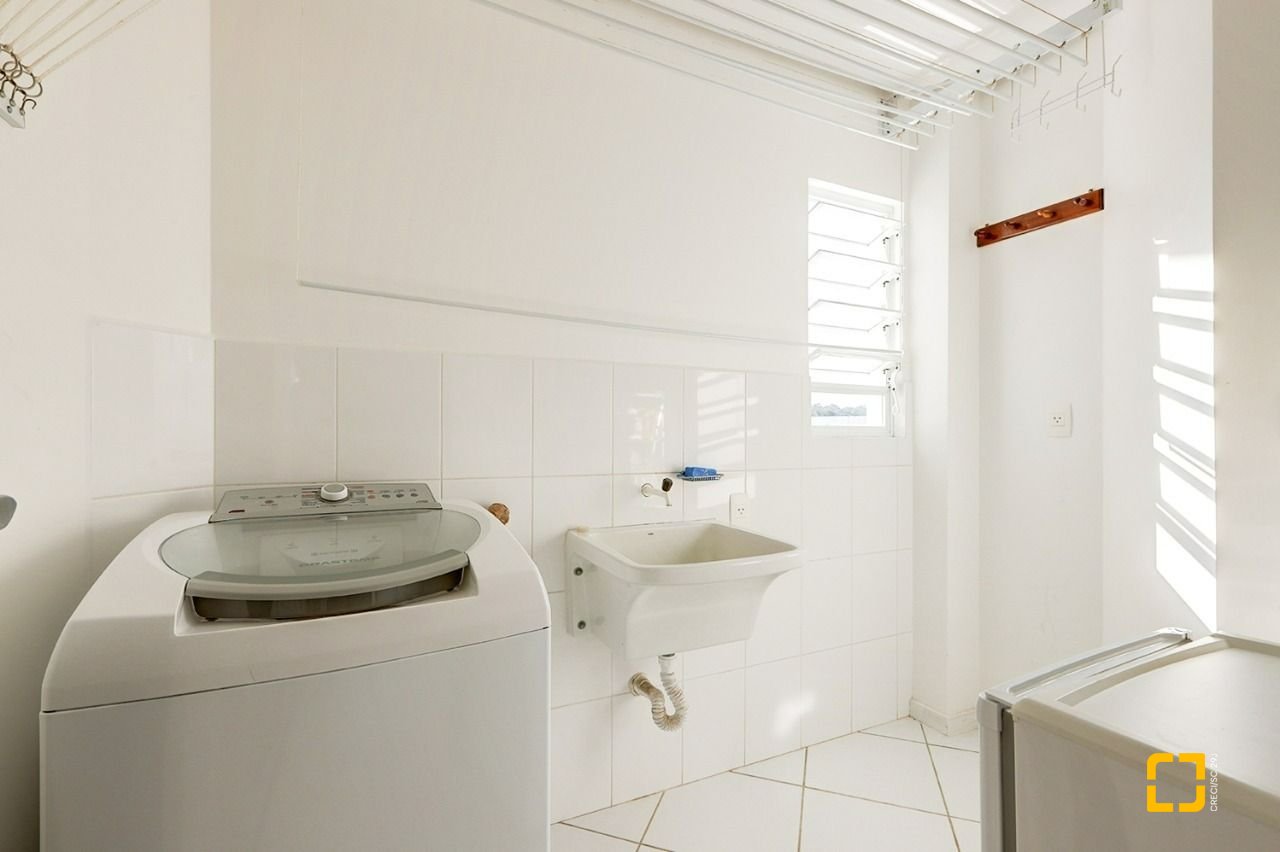 Casa com 176m², 6 quartos (sendo 2 suítes), 4 garagens, no bairro Ingleses em Florianópolis