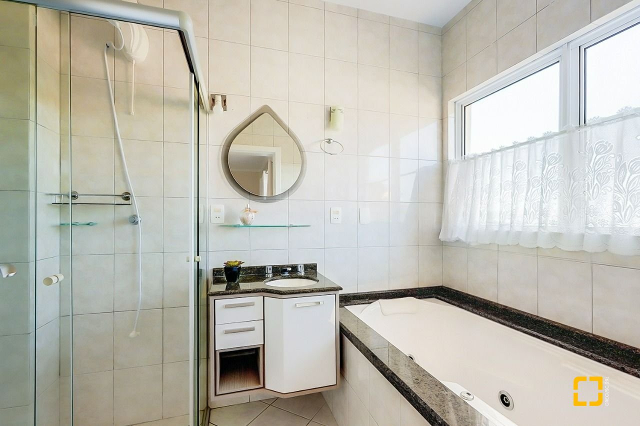 Casa com 176m², 6 quartos (sendo 2 suítes), 4 garagens, no bairro Ingleses em Florianópolis