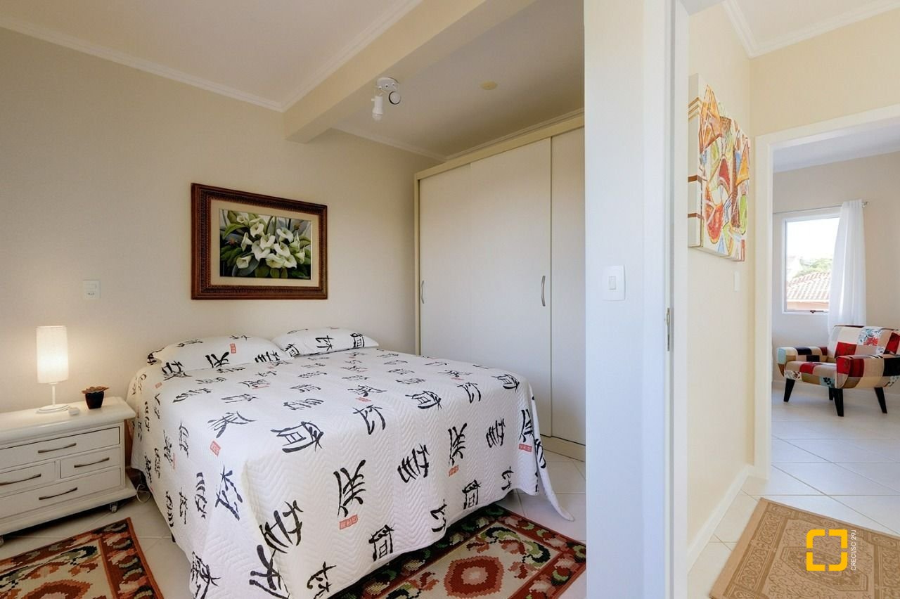 Casa com 176m², 6 quartos (sendo 2 suítes), 4 garagens, no bairro Ingleses em Florianópolis