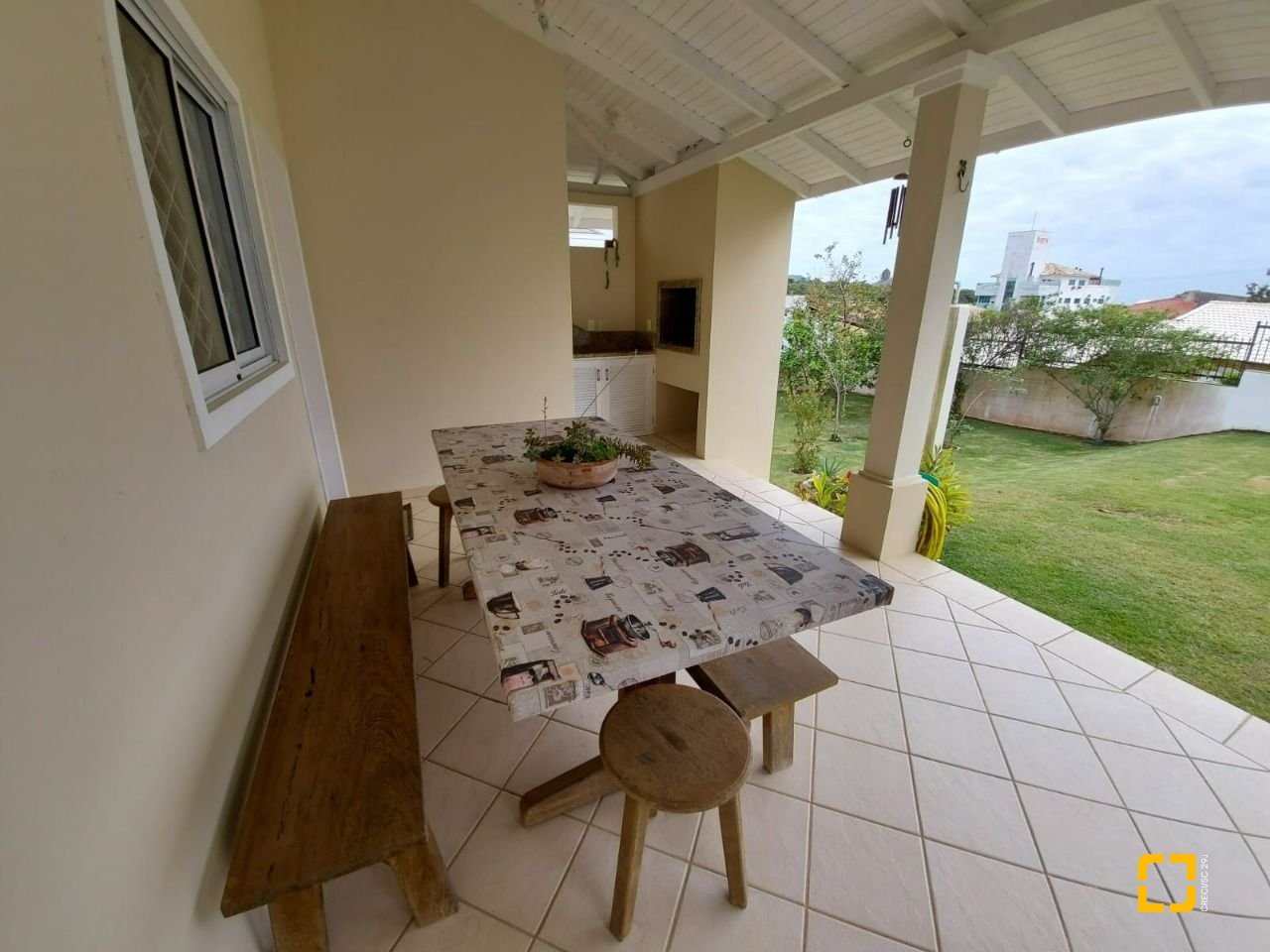 Casa com 176m², 6 quartos (sendo 2 suítes), 4 garagens, no bairro Ingleses em Florianópolis