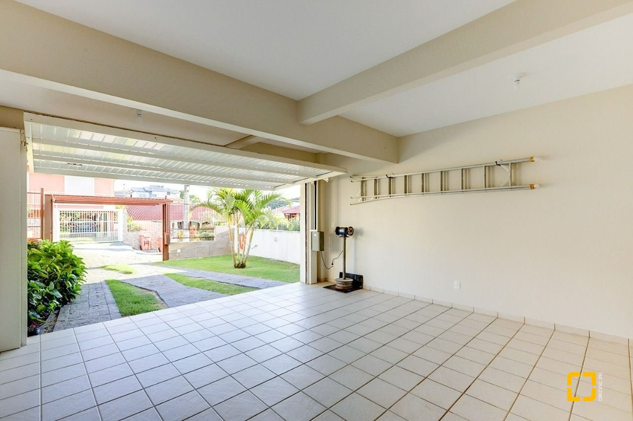 Casa com 176m², 6 quartos (sendo 2 suítes), 4 garagens, no bairro Ingleses em Florianópolis