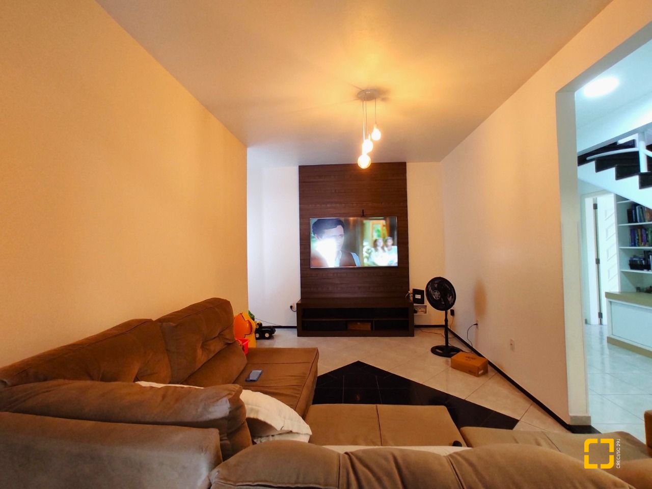 Casa com 404m², 5 quartos (sendo 3 suítes), 5 garagens, no bairro Praia Comprida em São José