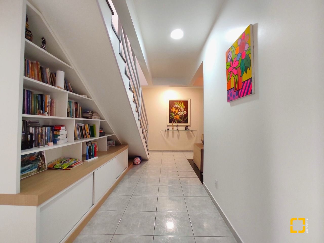 Casa com 404m², 5 quartos (sendo 3 suítes), 5 garagens, no bairro Praia Comprida em São José