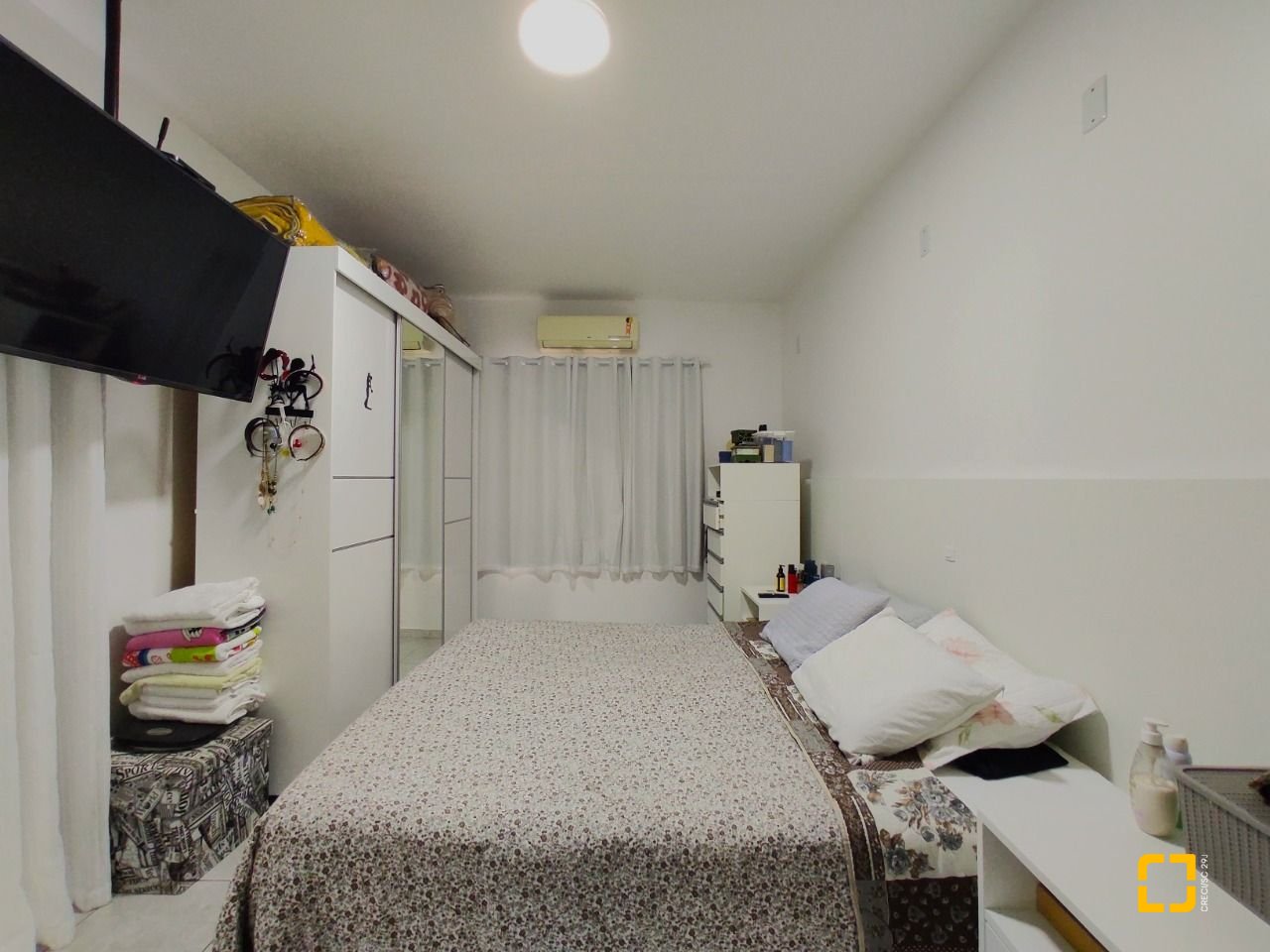 Casa com 404m², 5 quartos (sendo 3 suítes), 5 garagens, no bairro Praia Comprida em São José