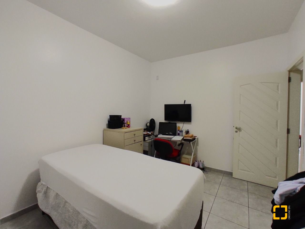 Casa com 404m², 5 quartos (sendo 3 suítes), 5 garagens, no bairro Praia Comprida em São José
