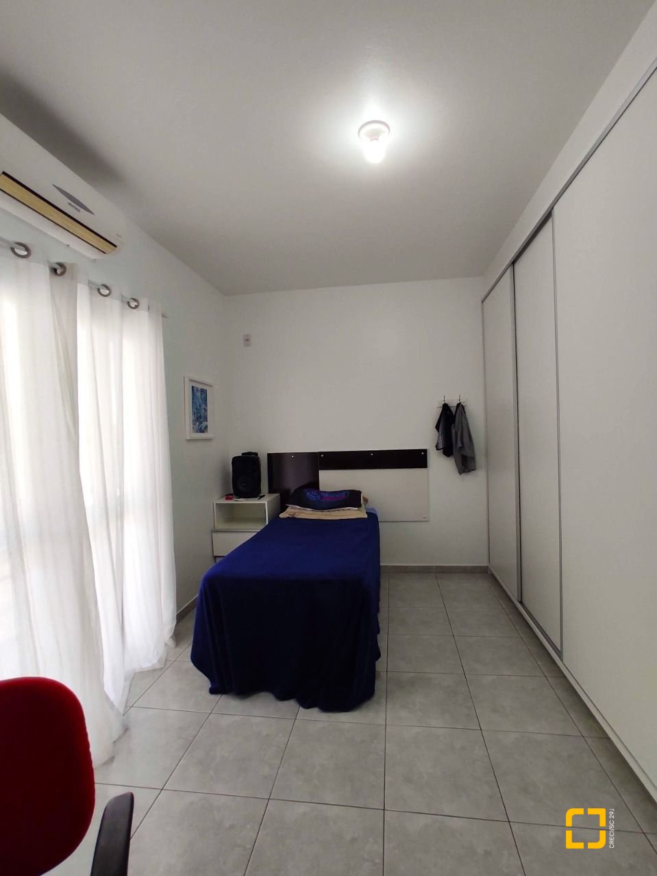 Casa com 404m², 5 quartos (sendo 3 suítes), 5 garagens, no bairro Praia Comprida em São José