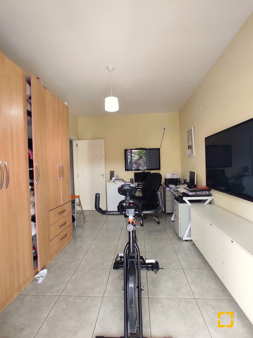Casa com 404m², 5 quartos (sendo 3 suítes), 5 garagens, no bairro Praia Comprida em São José