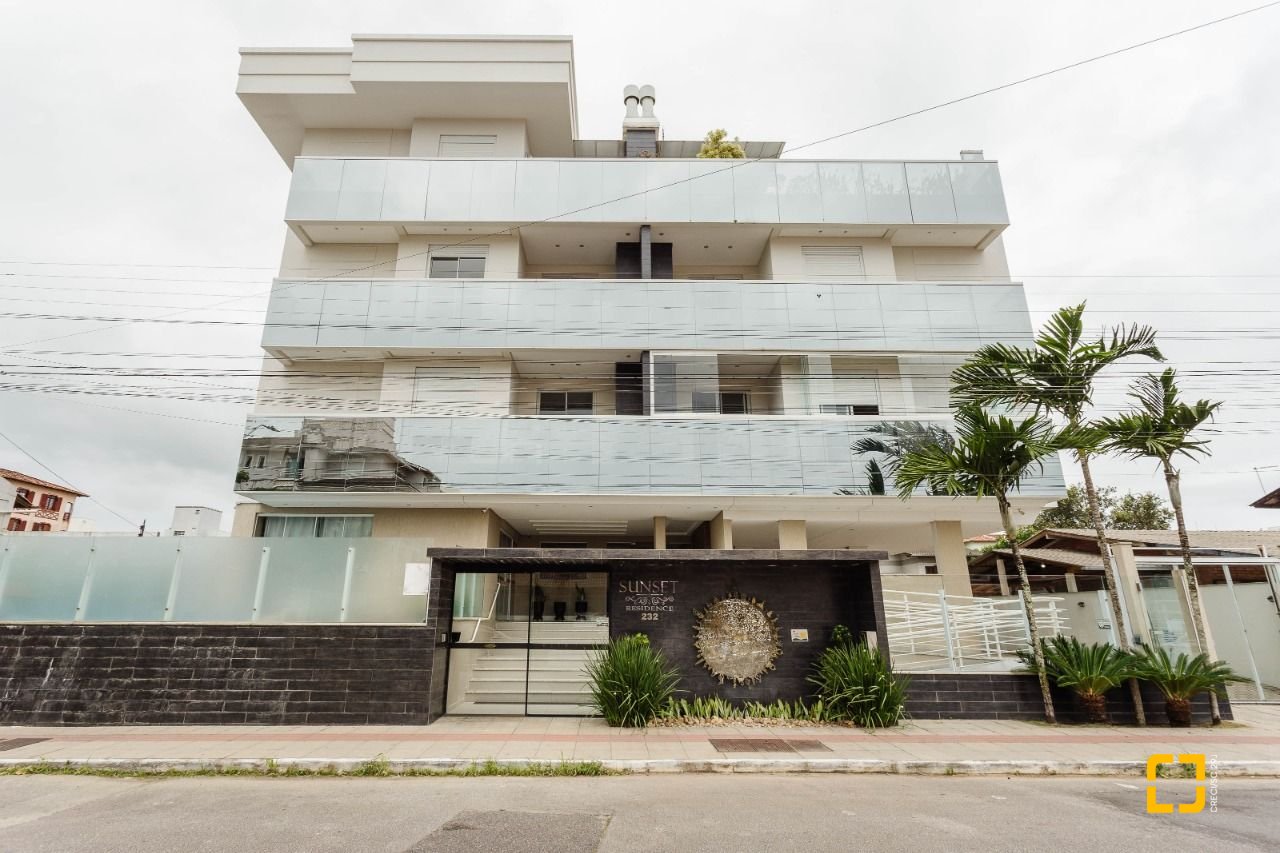 Cobertura com 110m², 3 quartos (sendo 1 suíte), 2 garagens, no bairro Canasvieiras em Florianópolis