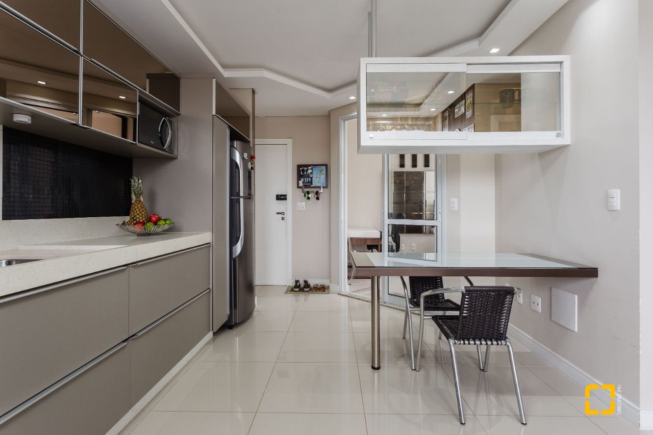 Cobertura com 110m², 3 quartos (sendo 1 suíte), 2 garagens, no bairro Canasvieiras em Florianópolis