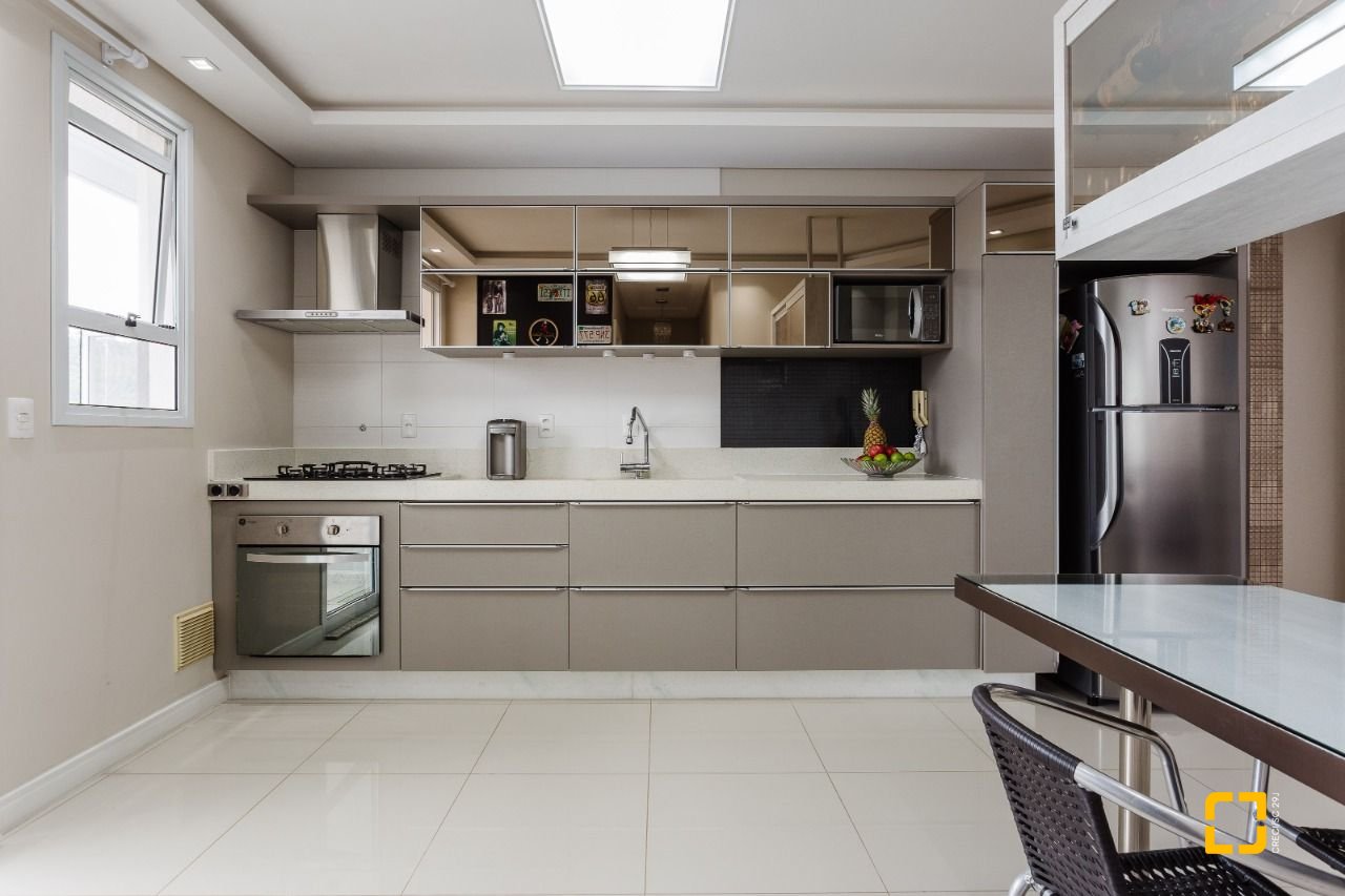 Cobertura com 110m², 3 quartos (sendo 1 suíte), 2 garagens, no bairro Canasvieiras em Florianópolis