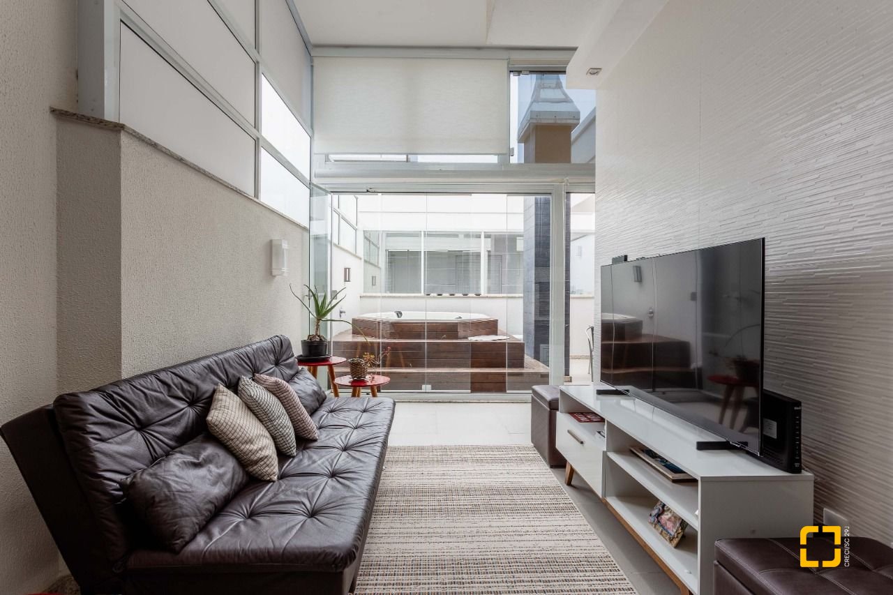 Cobertura com 110m², 3 quartos (sendo 1 suíte), 2 garagens, no bairro Canasvieiras em Florianópolis