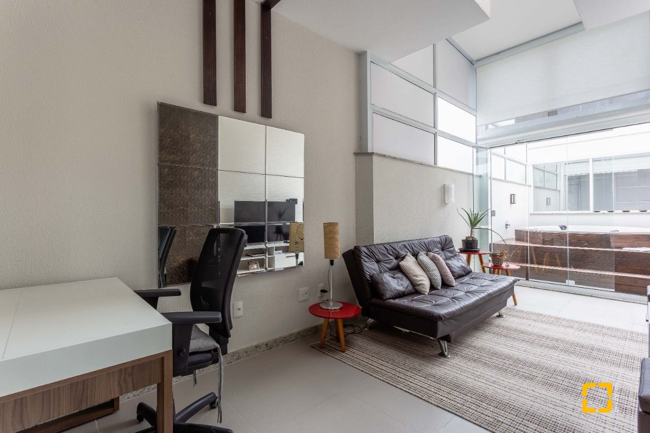 Cobertura com 110m², 3 quartos (sendo 1 suíte), 2 garagens, no bairro Canasvieiras em Florianópolis