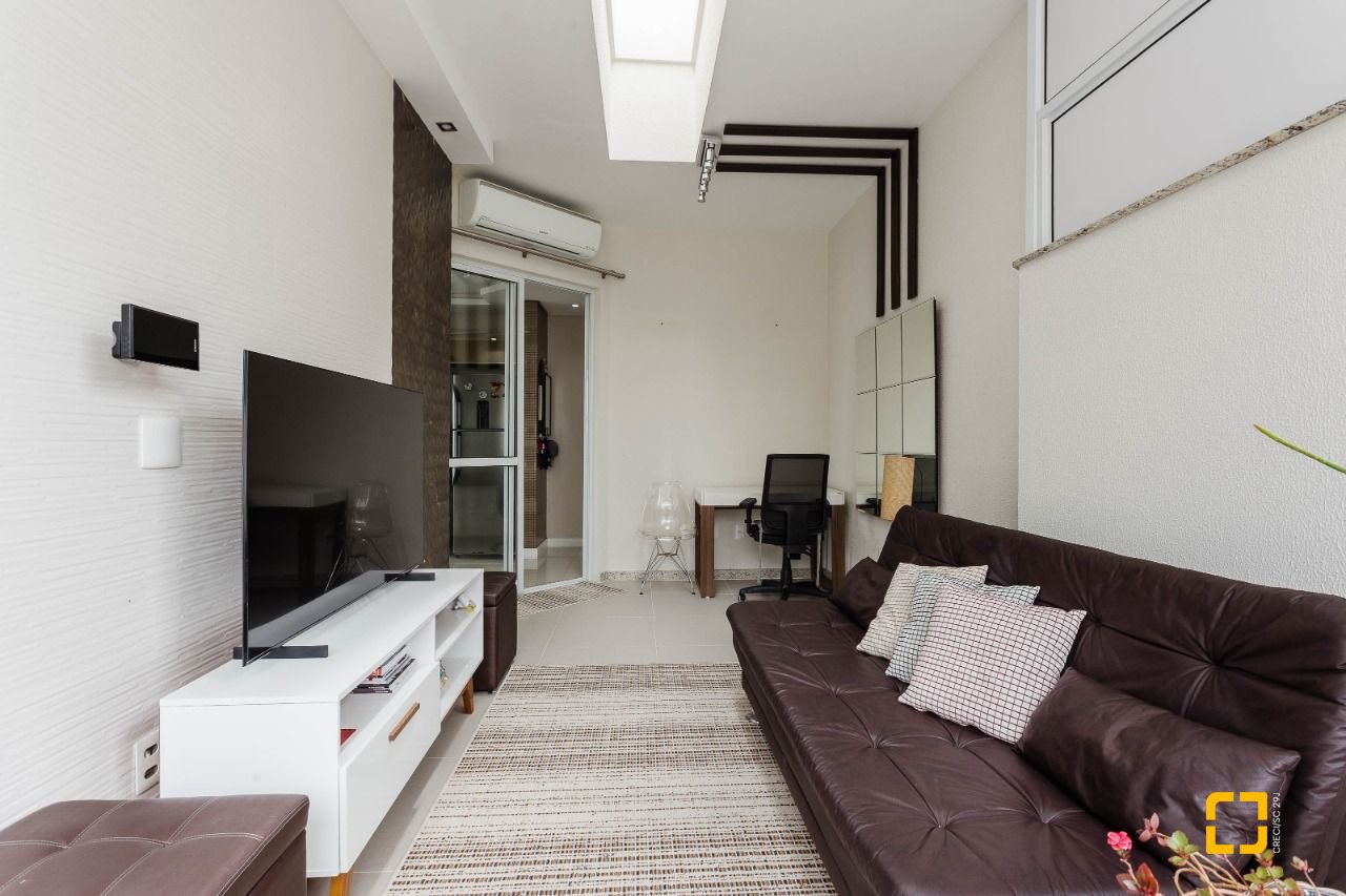 Cobertura com 110m², 3 quartos (sendo 1 suíte), 2 garagens, no bairro Canasvieiras em Florianópolis