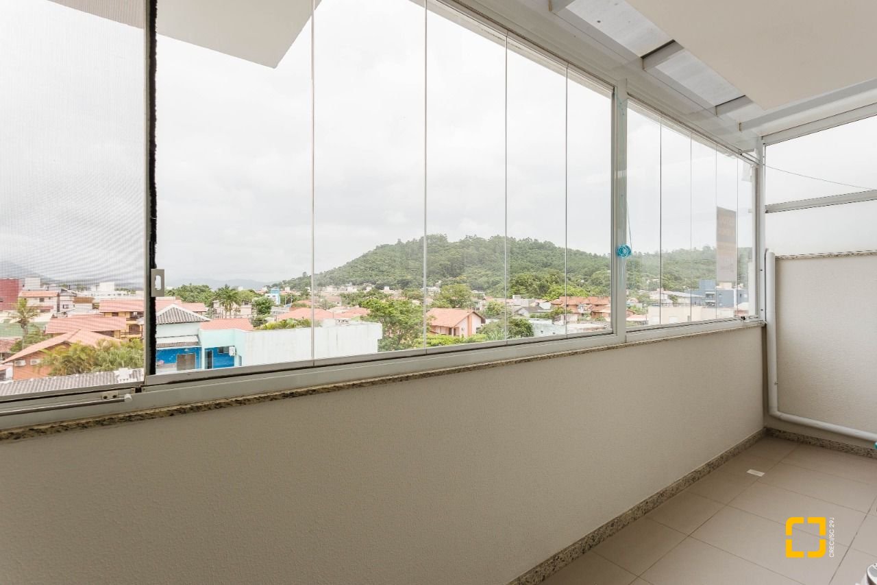 Cobertura com 110m², 3 quartos (sendo 1 suíte), 2 garagens, no bairro Canasvieiras em Florianópolis
