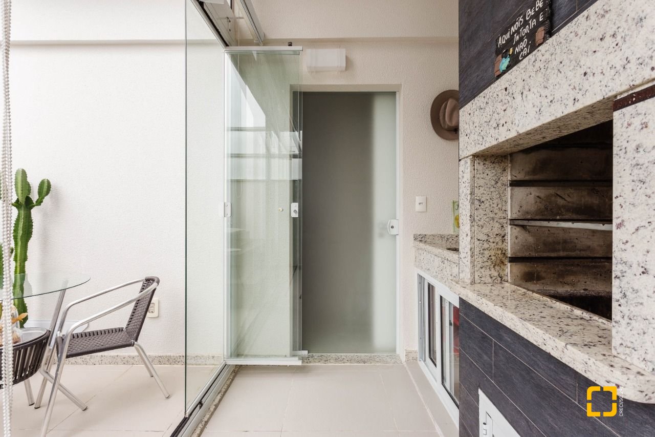 Cobertura com 110m², 3 quartos (sendo 1 suíte), 2 garagens, no bairro Canasvieiras em Florianópolis