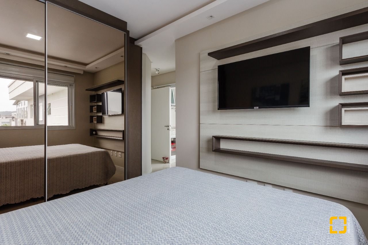 Cobertura com 110m², 3 quartos (sendo 1 suíte), 2 garagens, no bairro Canasvieiras em Florianópolis