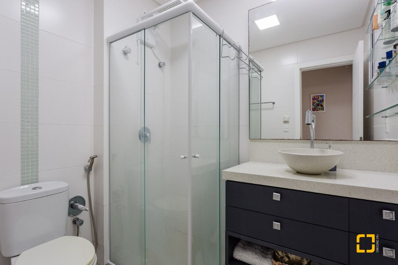 Cobertura com 110m², 3 quartos (sendo 1 suíte), 2 garagens, no bairro Canasvieiras em Florianópolis