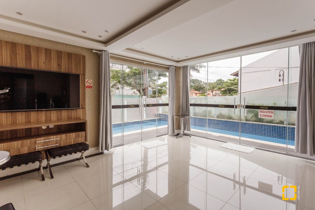 Cobertura com 110m², 3 quartos (sendo 1 suíte), 2 garagens, no bairro Canasvieiras em Florianópolis