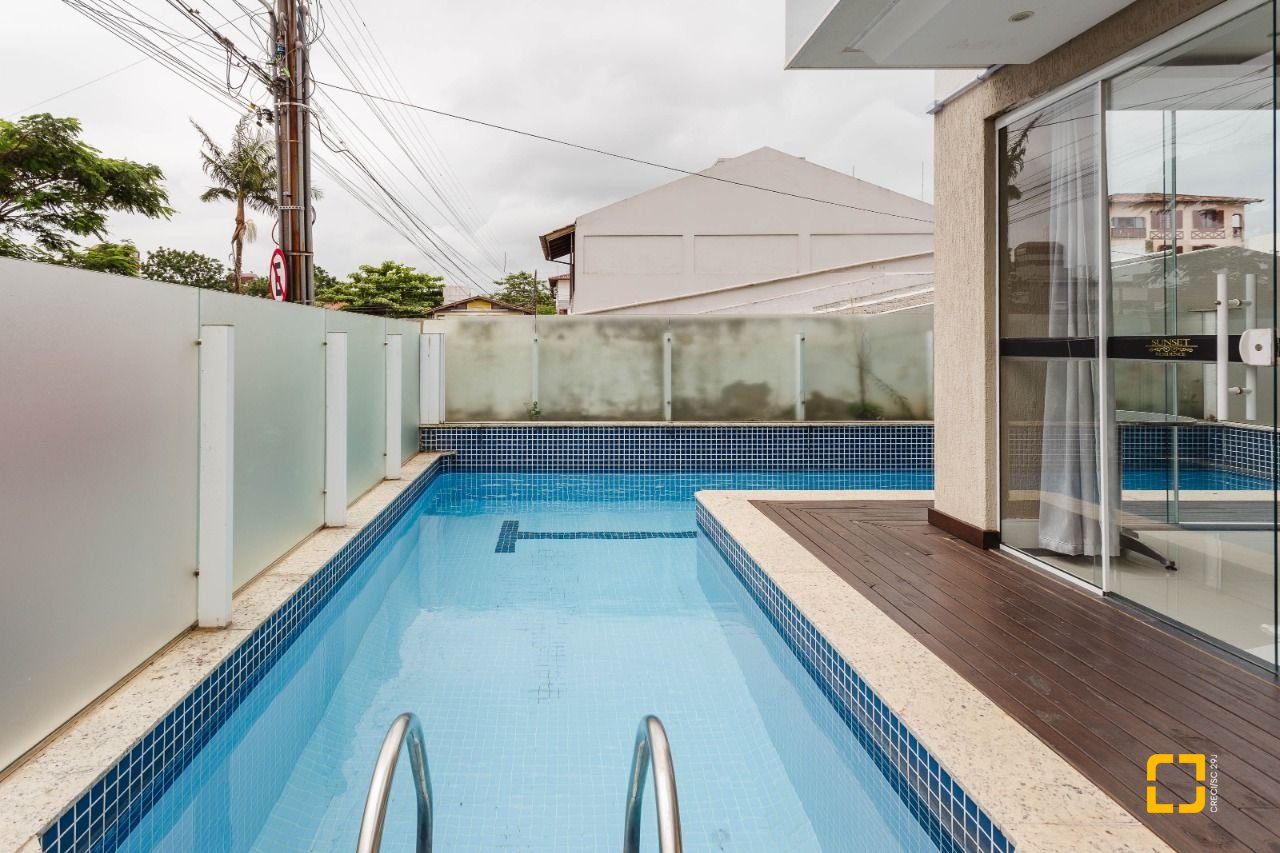 Cobertura com 110m², 3 quartos (sendo 1 suíte), 2 garagens, no bairro Canasvieiras em Florianópolis