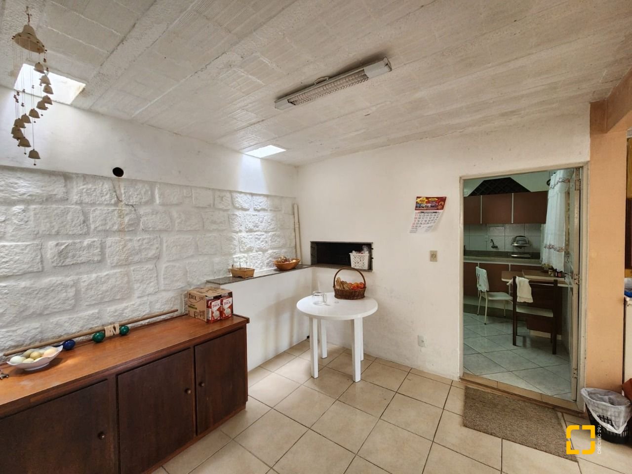 Casa com 370m², 5 quartos (sendo 2 suítes), 3 garagens, no bairro Barreiros em São José