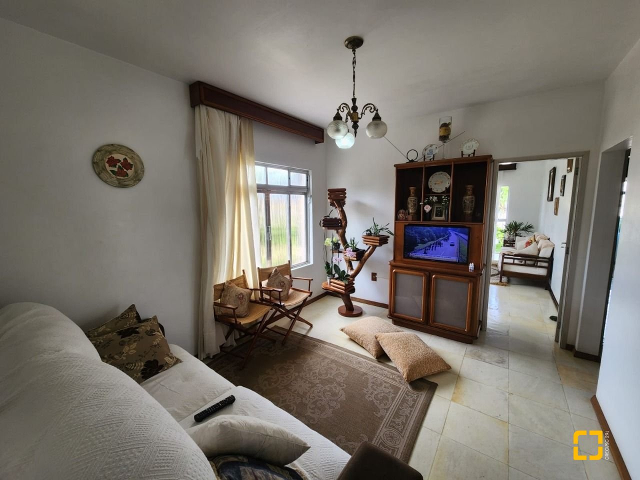 Casa com 370m², 5 quartos (sendo 2 suítes), 3 garagens, no bairro Barreiros em São José