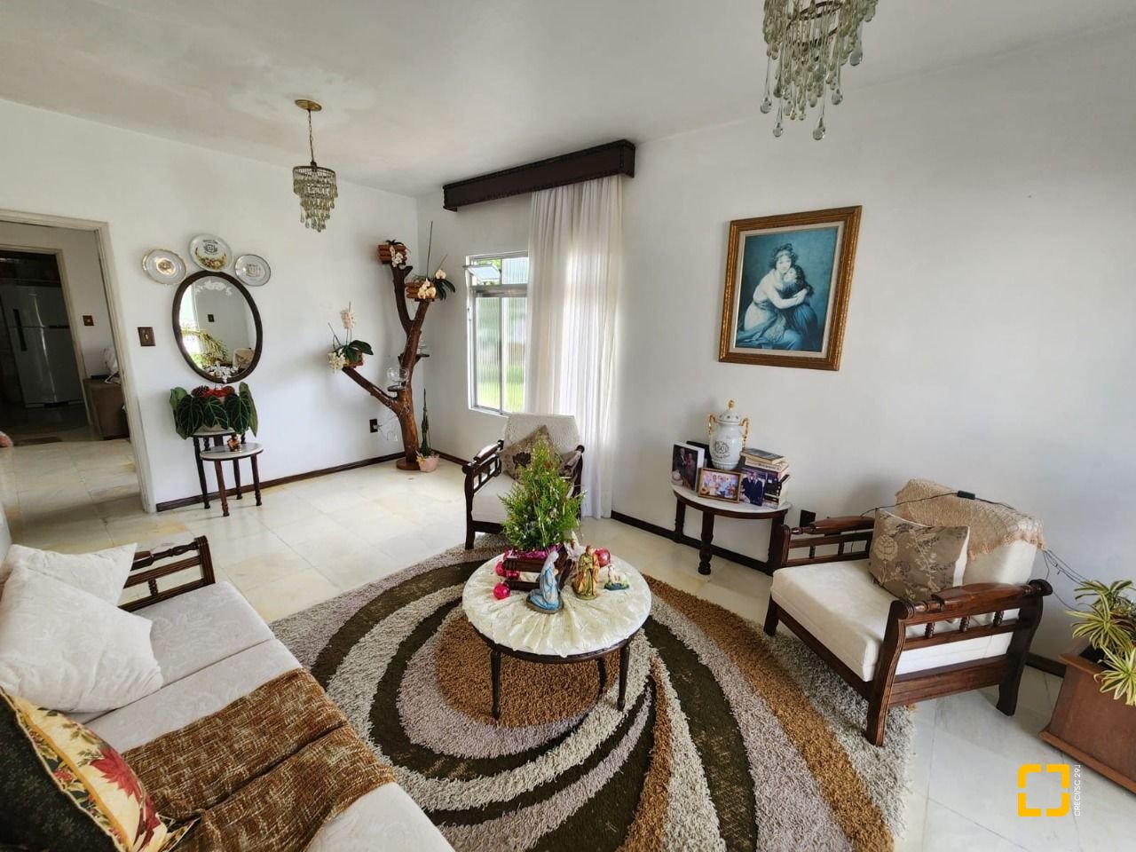 Casa com 370m², 5 quartos (sendo 2 suítes), 3 garagens, no bairro Barreiros em São José