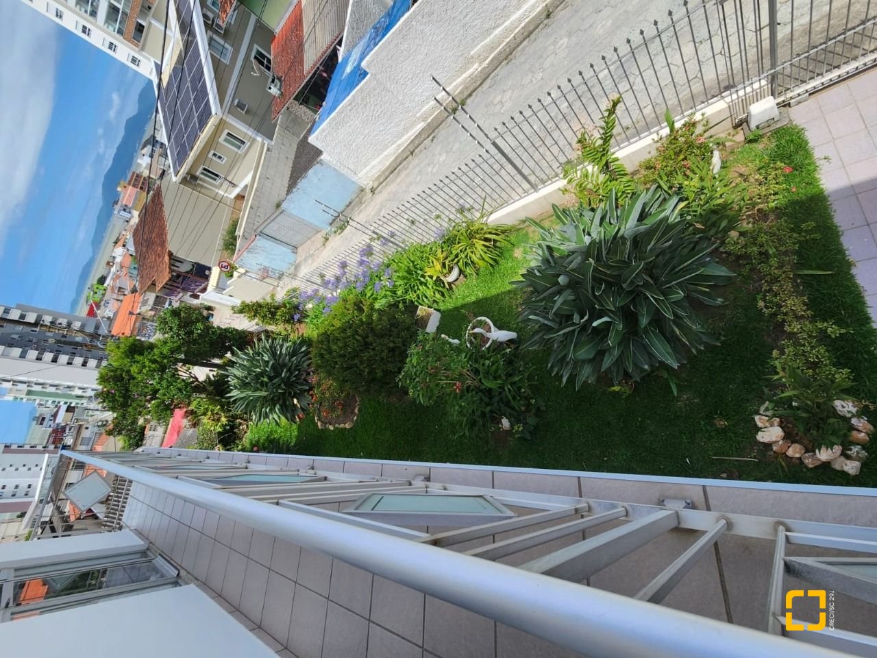 Casa com 370m², 5 quartos (sendo 2 suítes), 3 garagens, no bairro Barreiros em São José