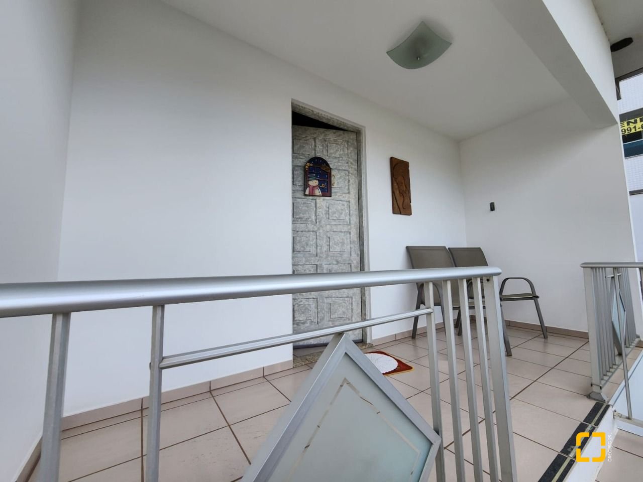 Casa com 370m², 5 quartos (sendo 2 suítes), 3 garagens, no bairro Barreiros em São José