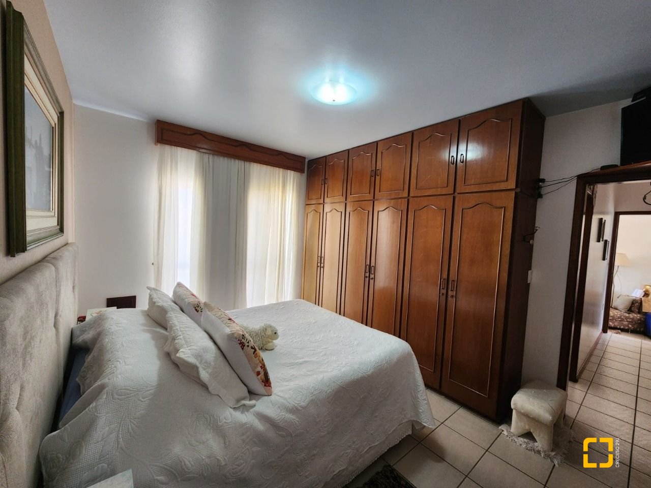 Casa com 370m², 5 quartos (sendo 2 suítes), 3 garagens, no bairro Barreiros em São José