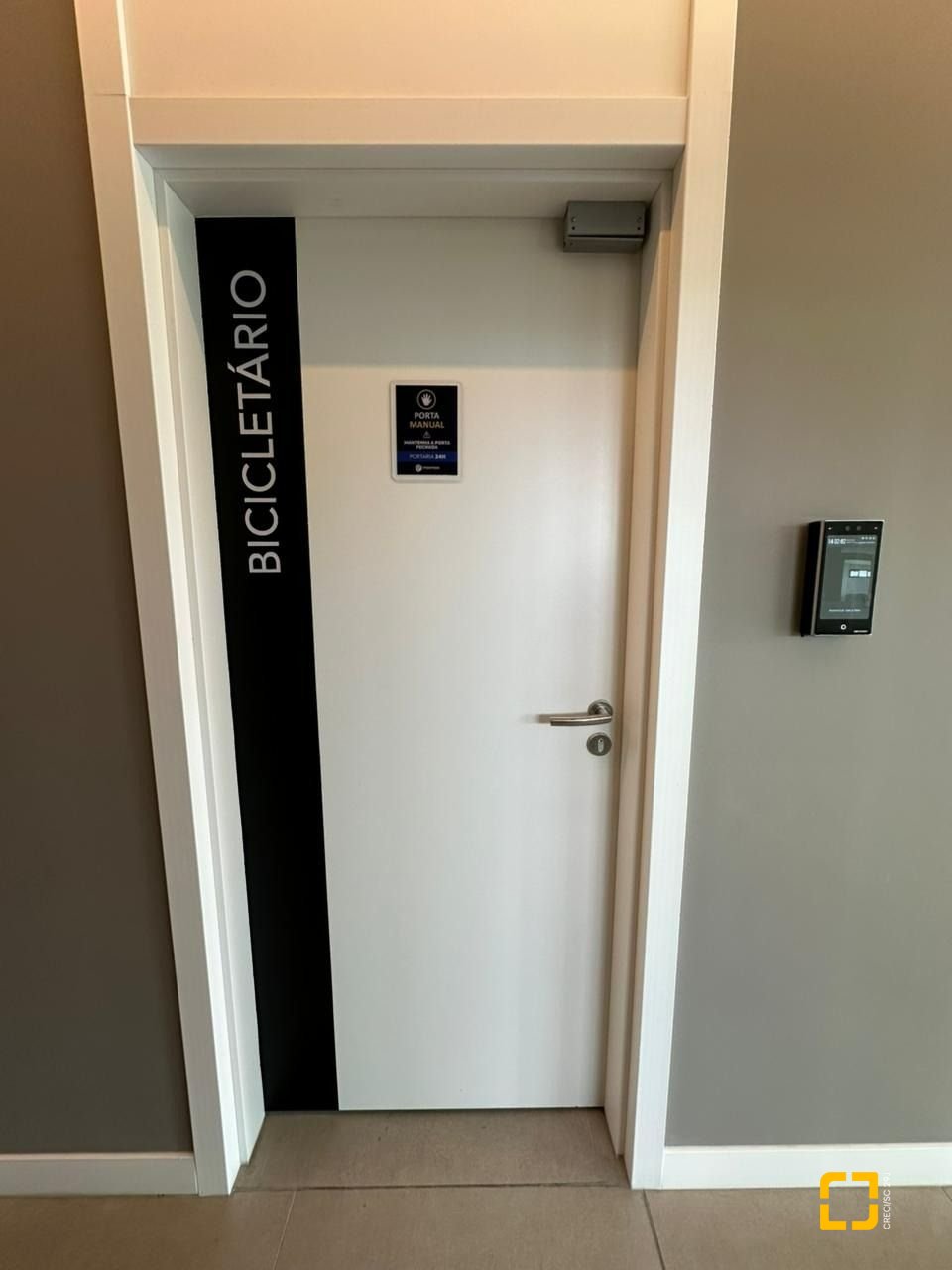Loft com 37m², 2 quartos (sendo 1 suíte), 1 garagem, no bairro Pantanal em Florianópolis