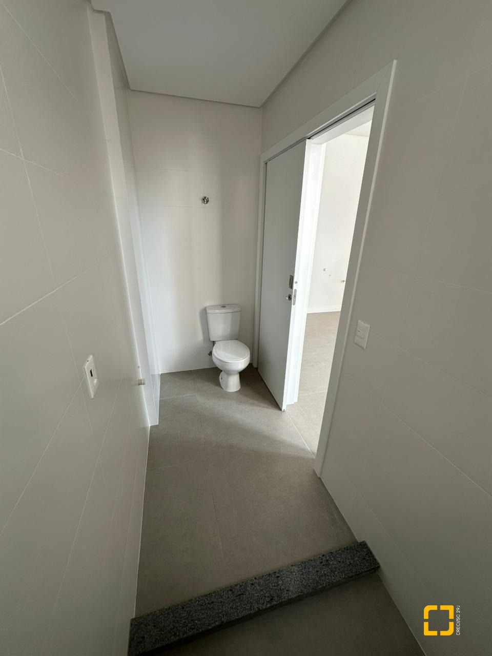 Loft com 37m², 2 quartos (sendo 1 suíte), 1 garagem, no bairro Pantanal em Florianópolis