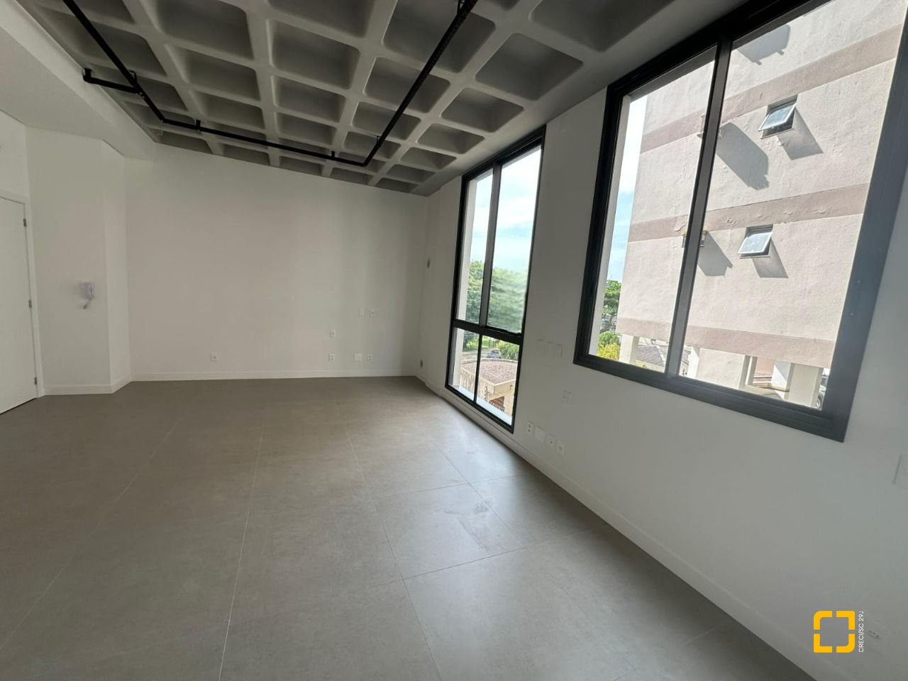 Loft com 37m², 2 quartos (sendo 1 suíte), 1 garagem, no bairro Pantanal em Florianópolis