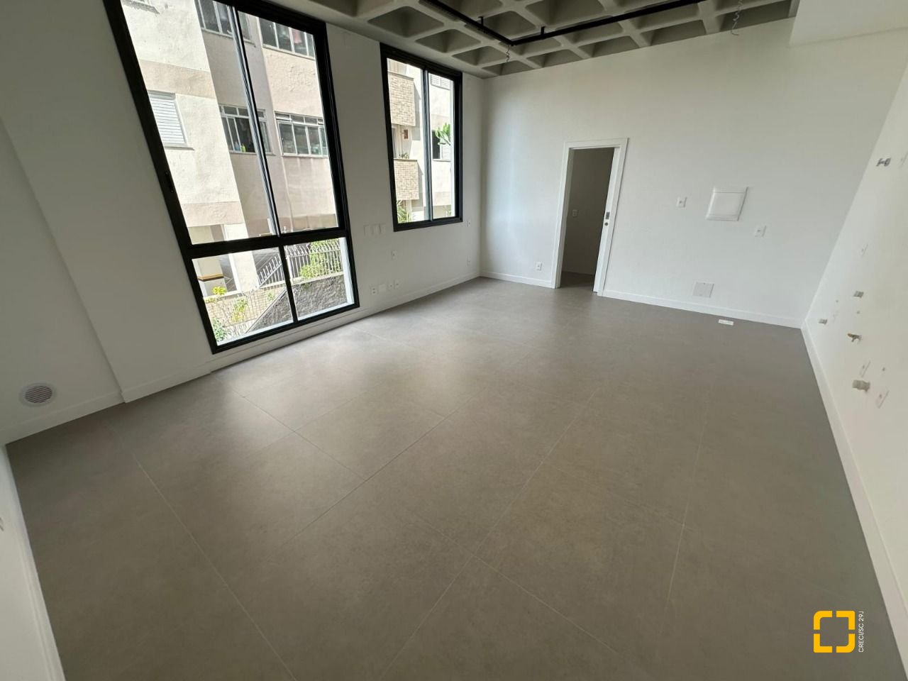 Loft com 37m², 1 quarto (sendo 1 suíte), 1 garagem, no bairro Pantanal em Florianópolis